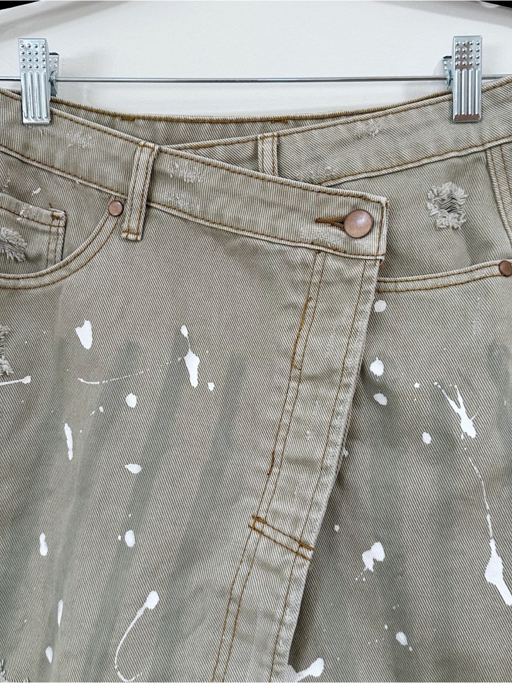 NWT Easel Los Angeles Distressed Denim Skirt Khaki Size Medium - Picture 3 of 8